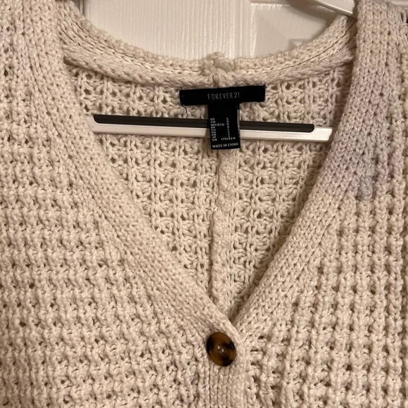 Cropped button up sweater 🤍 - Picture 3 of 4